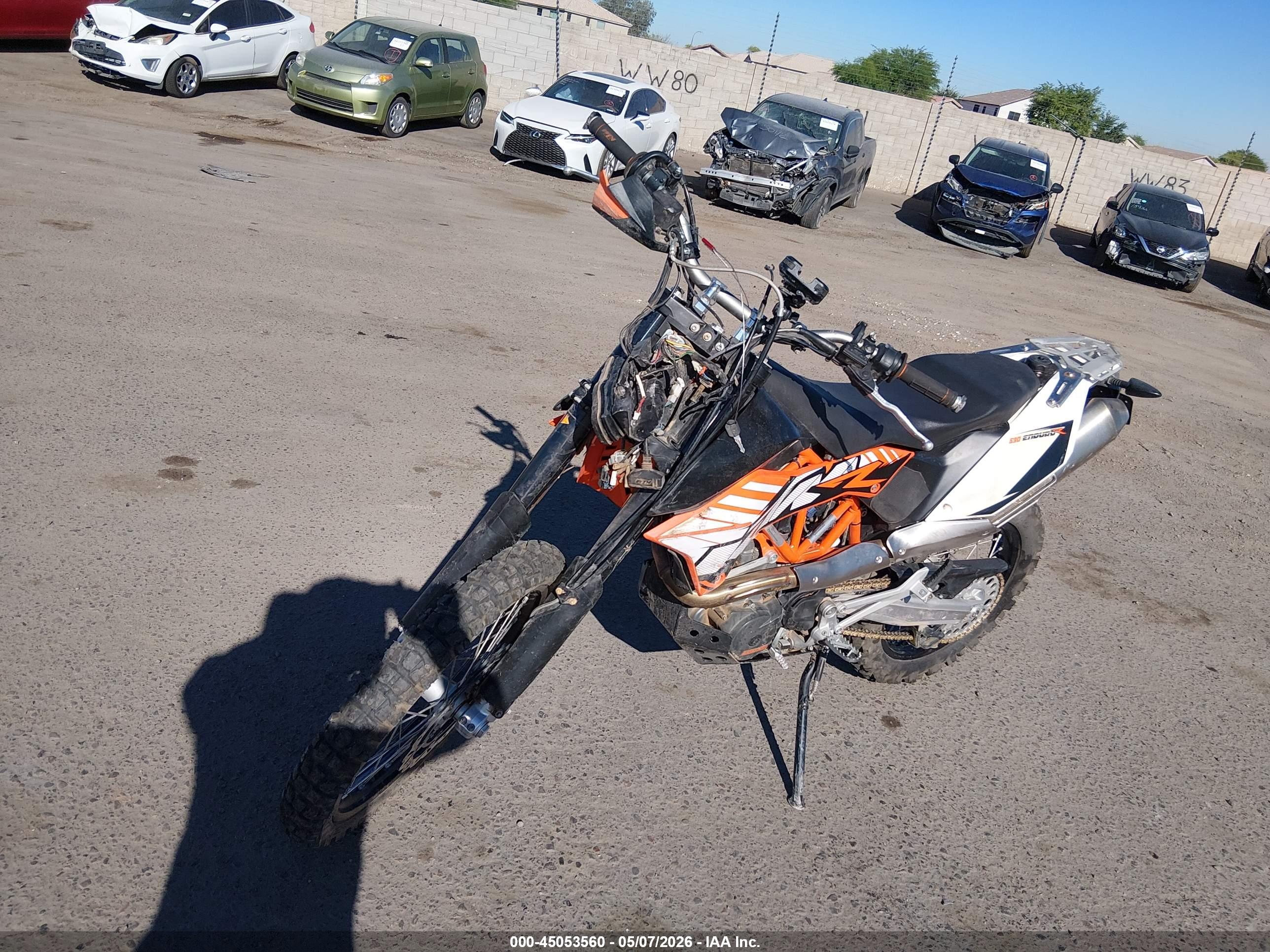 2013 KTM 690 supermoto — VIN VBKLET404DM750248 — photo 2